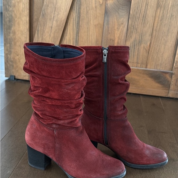 Dorking Shoes - Elegant Burgundy Heeled Boots